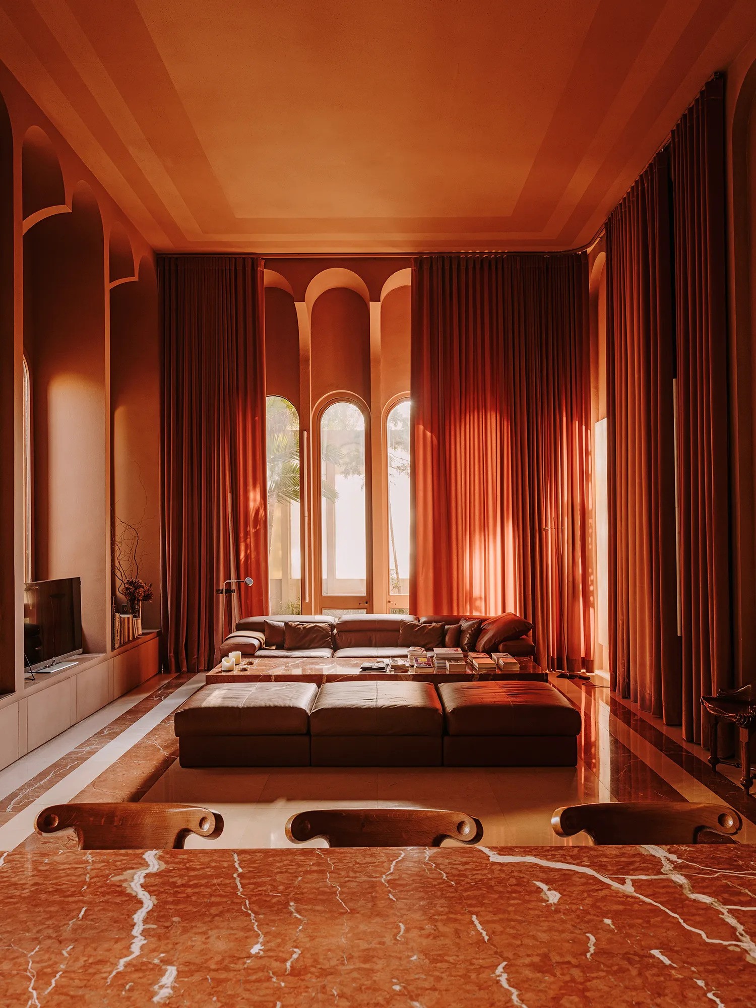 kien truc su ricardo bofil la fabrica noi that da cam thach phong khach