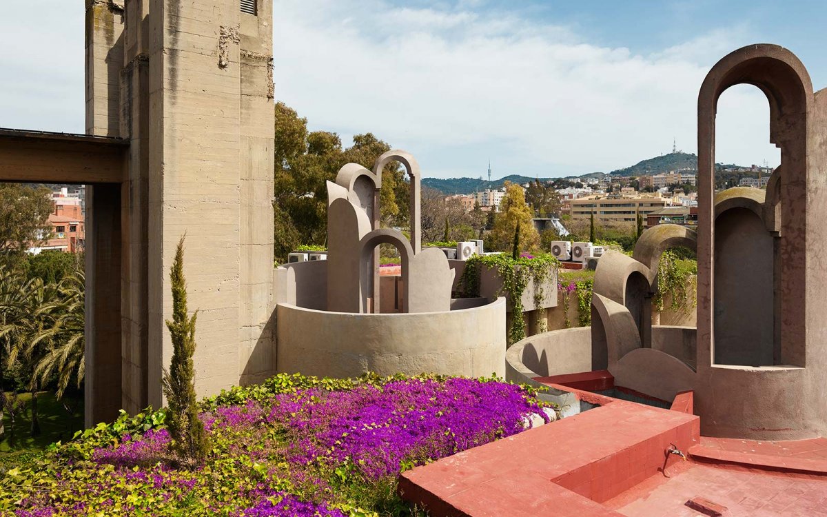 kien truc la fabrica brutalism tho moc mai vom