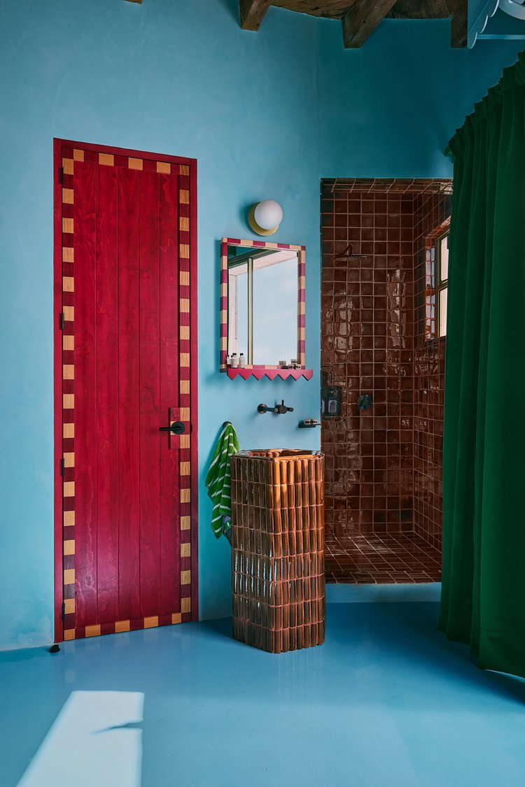 can ho boutique Mesonia Suite Mestiz Maye Estudio phong cach Pop Art