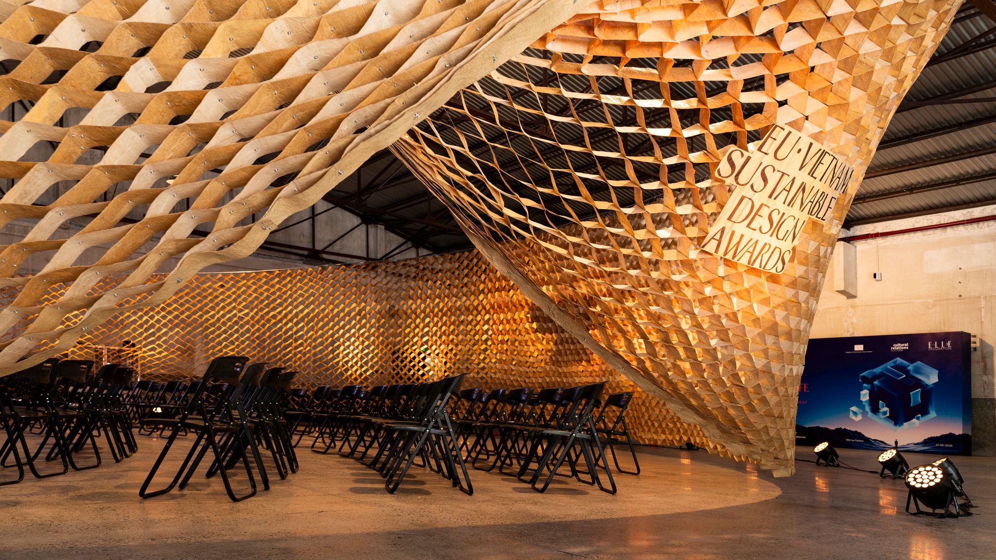 evsda nguyen kieu lam weaving space giay do