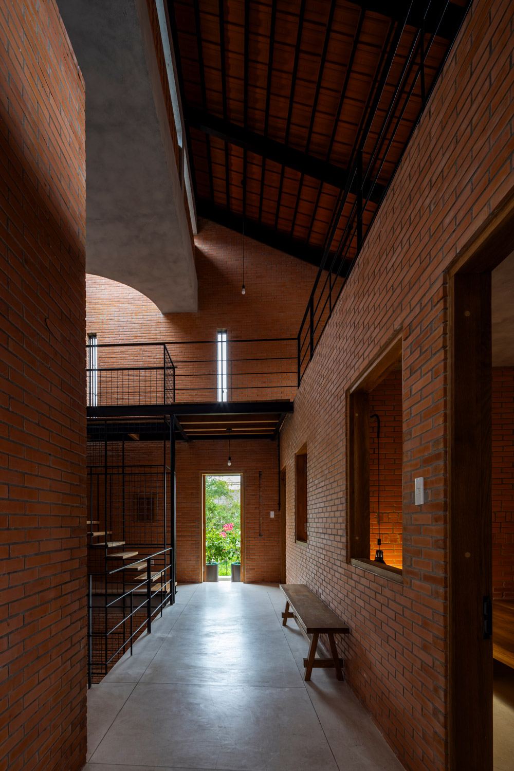 Nha Be House 4 nha gach kien truc tropical space