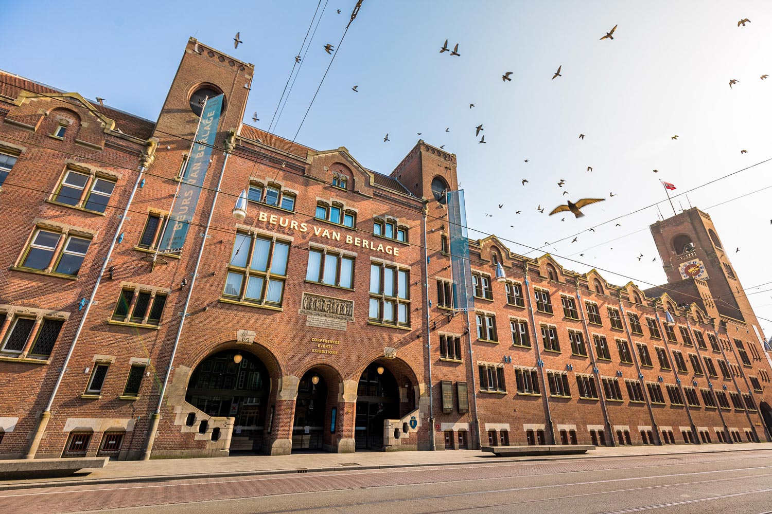 Beurs Van Berlage Amsterdam kien truc phuong dong phuong tay