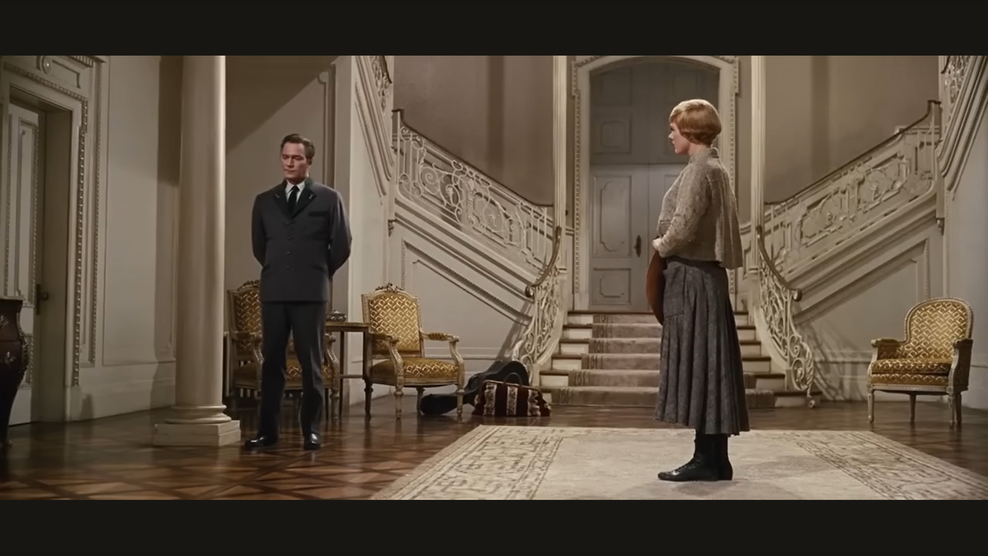 thiet ke boi canh Julie Andrews maria Georg von Trapp ao