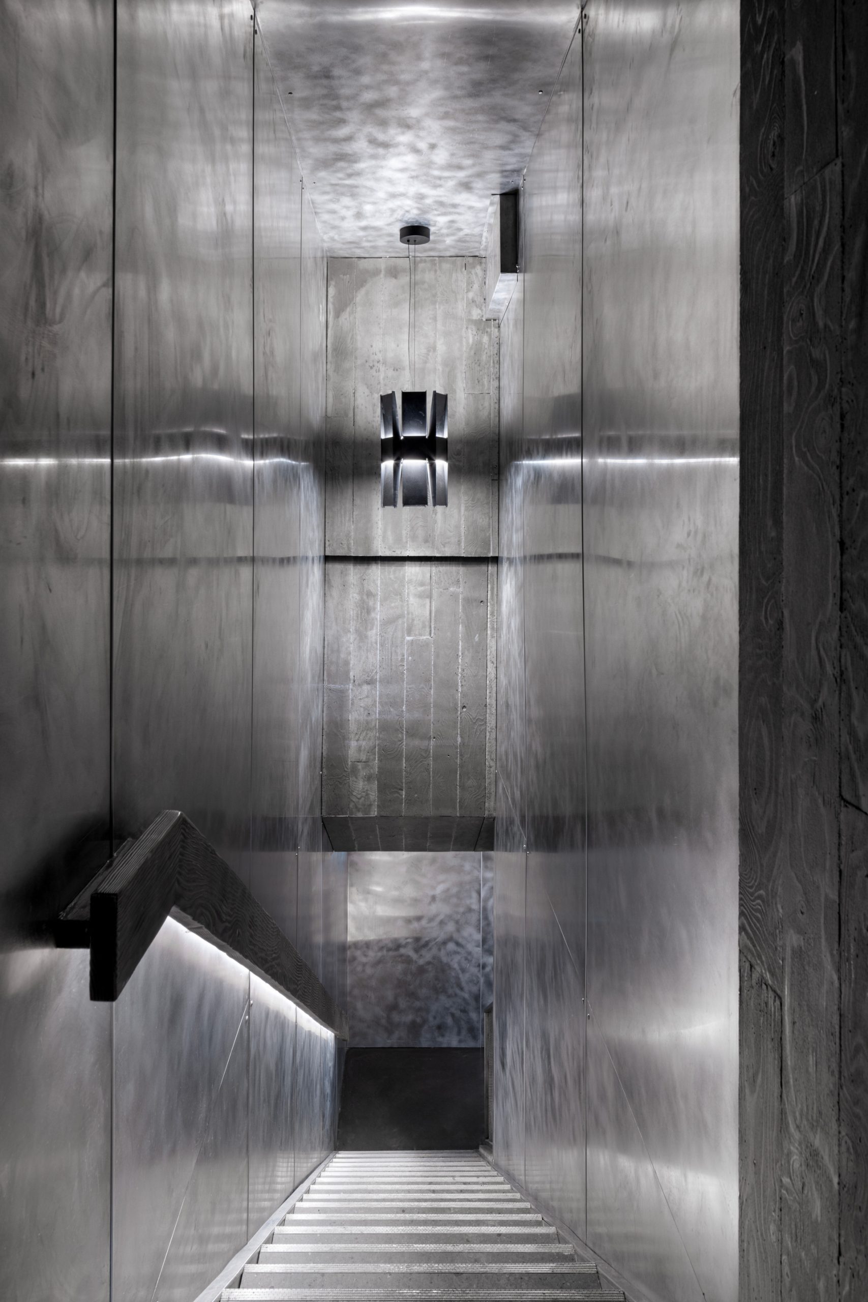 brutalism tho moc thep be tong blue rock swim club