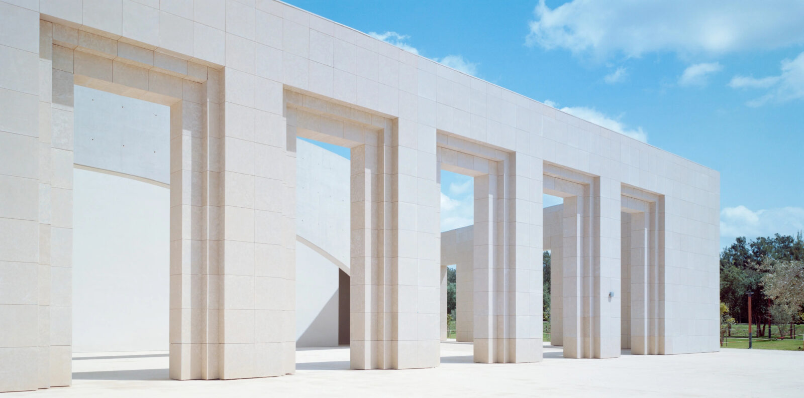 Centre de Congrès Bofill Taller de Arquitectura truong dai hoc trung tam hoi nghi kien truc