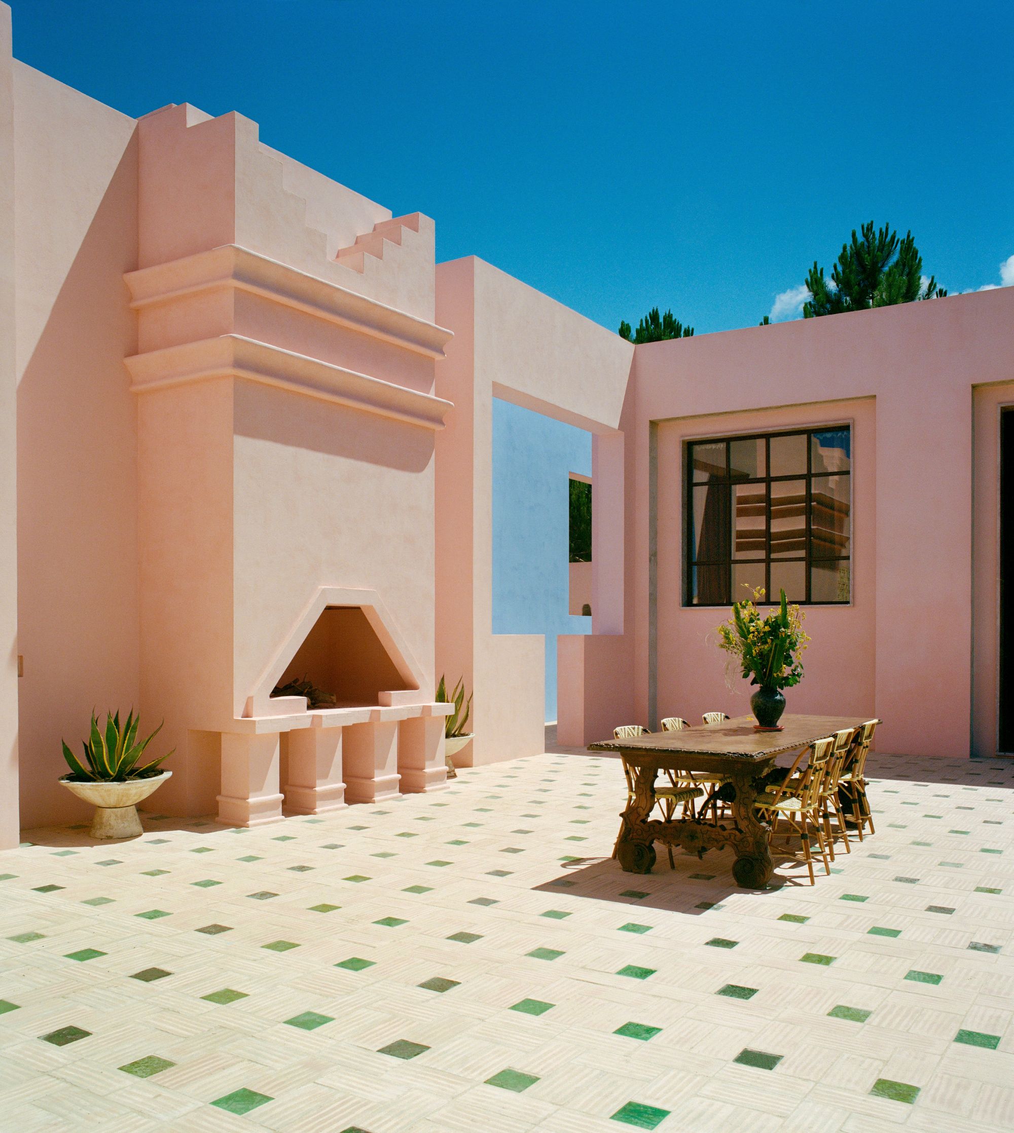 villa nghi duong La Salvada Tarek Shamma morocco christian louboutin