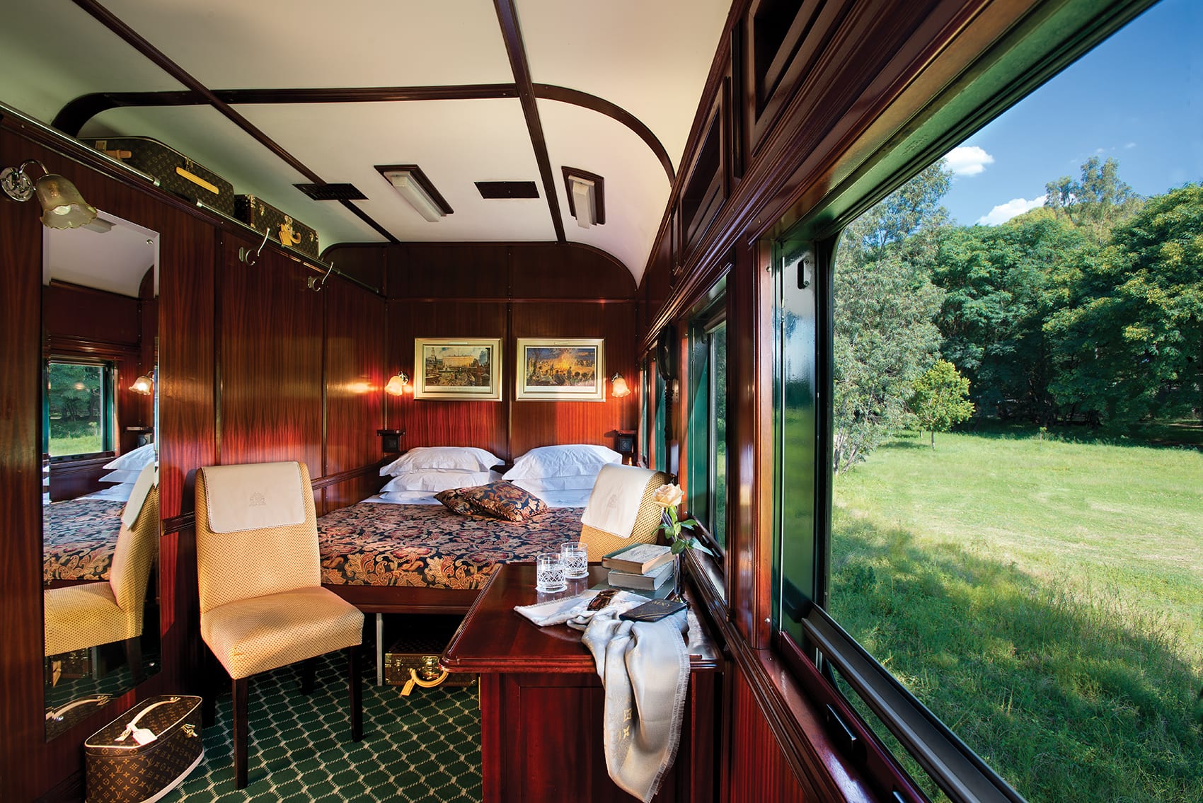 chuyen tau xa xi du lich thuong luu rovos rail khach san deluxes suite