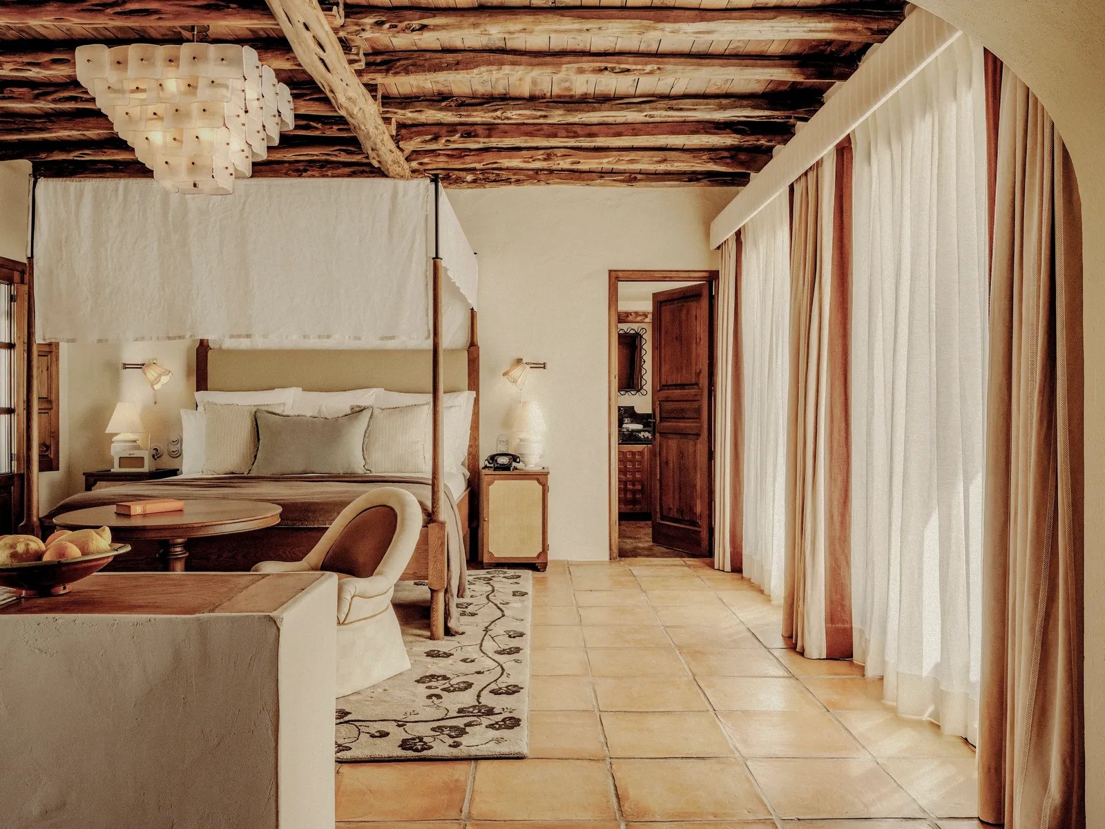 Soho Farmhouse Ibiza khu nghi duong dia trung hai phong ngu moc mac bohemian