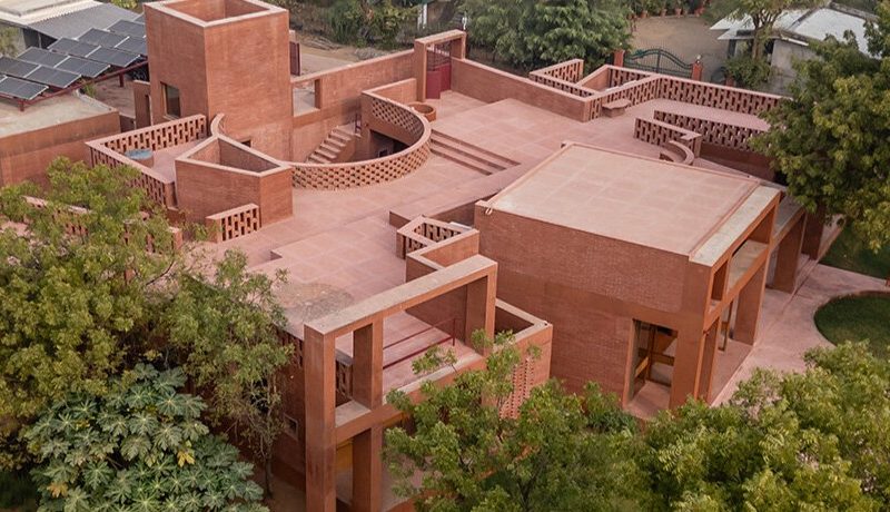 Alloa Hills Weekend House: Nhà nghỉ dưỡng từ gạch tái chế ở Gandhinagar