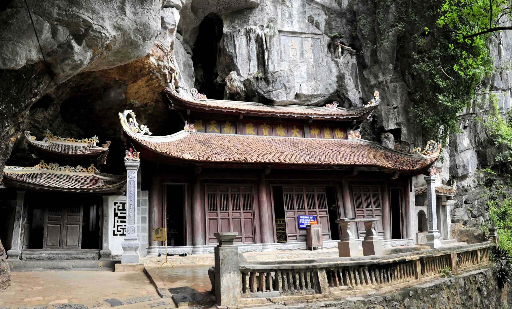 chua bai dinh ninh binh kien truc phat giao