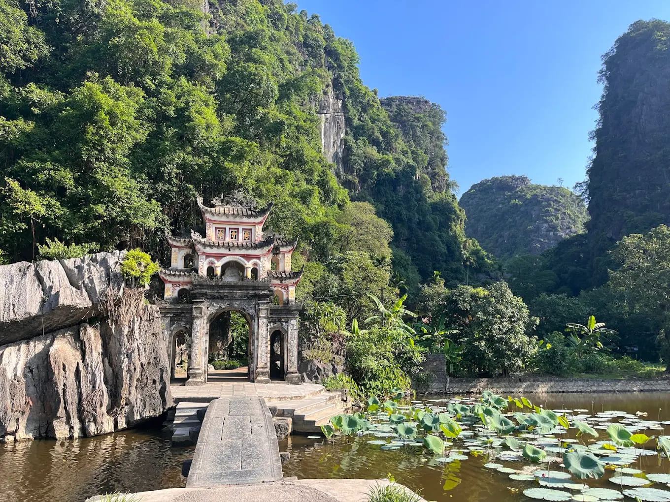 chua bai dinh ninh binh kien truc phat giao