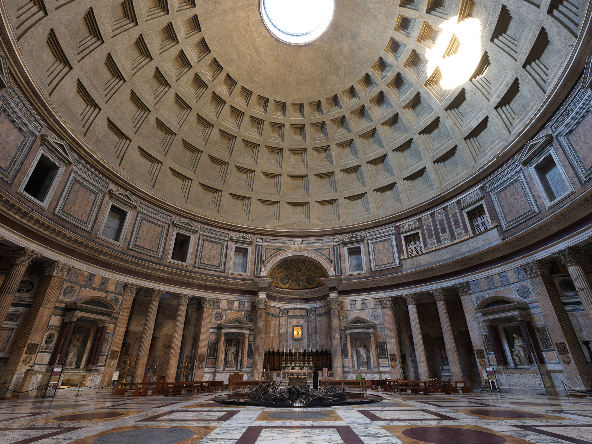 Corona Gloriae: Nỗi đau và hy vọng dưới vòm Điện Pantheon