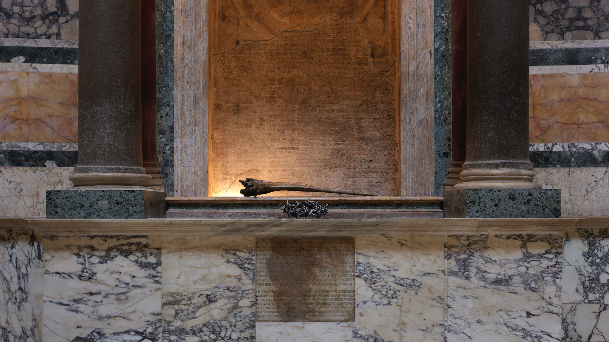 dien pantheon vuong mien gai duc chua kito da cam thach