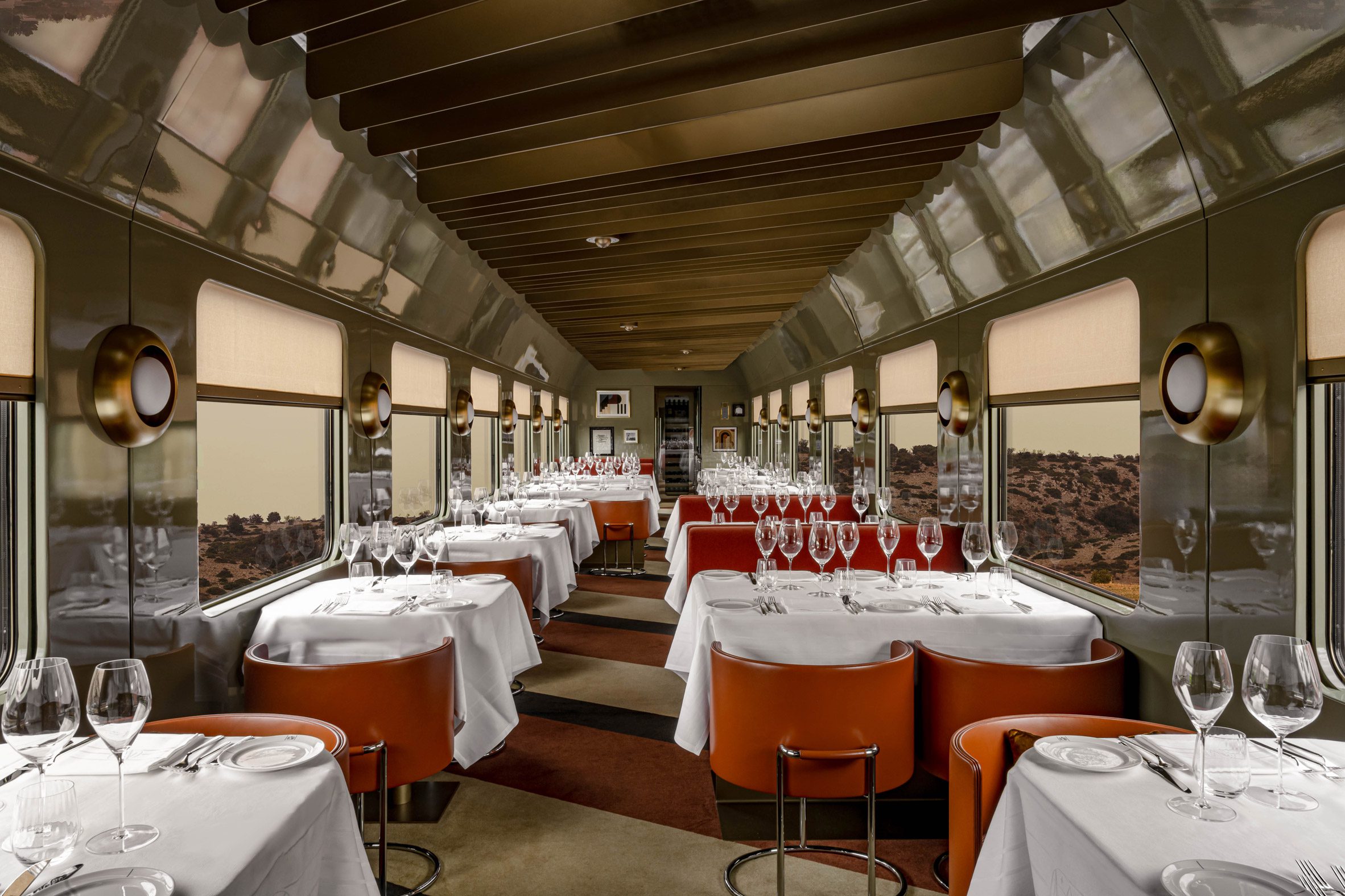 chuyen tau xa xi du lich thuong luu Orient Express La Dolce Vita nha hang y