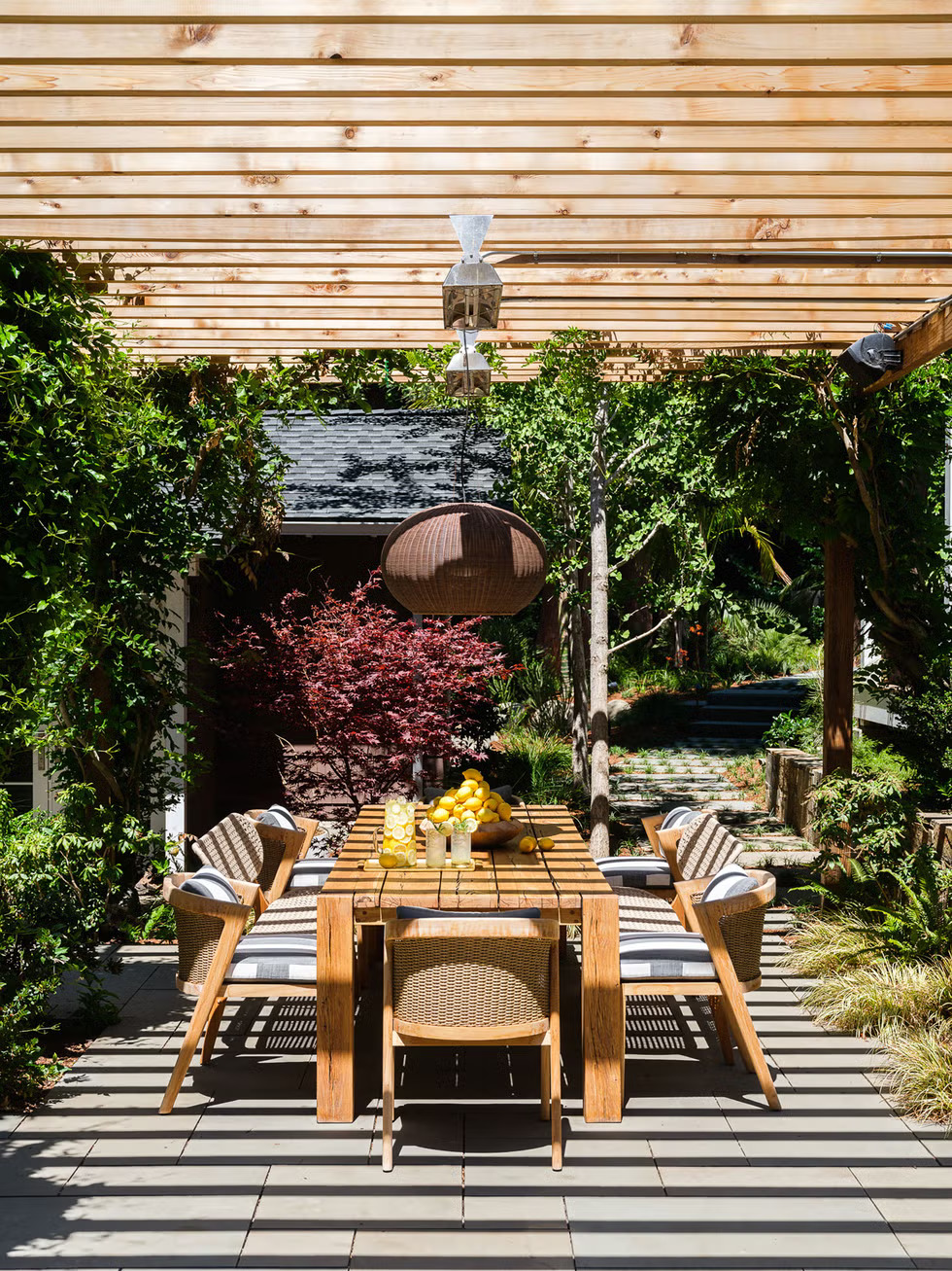 mai hien ngoai troi patio pergola