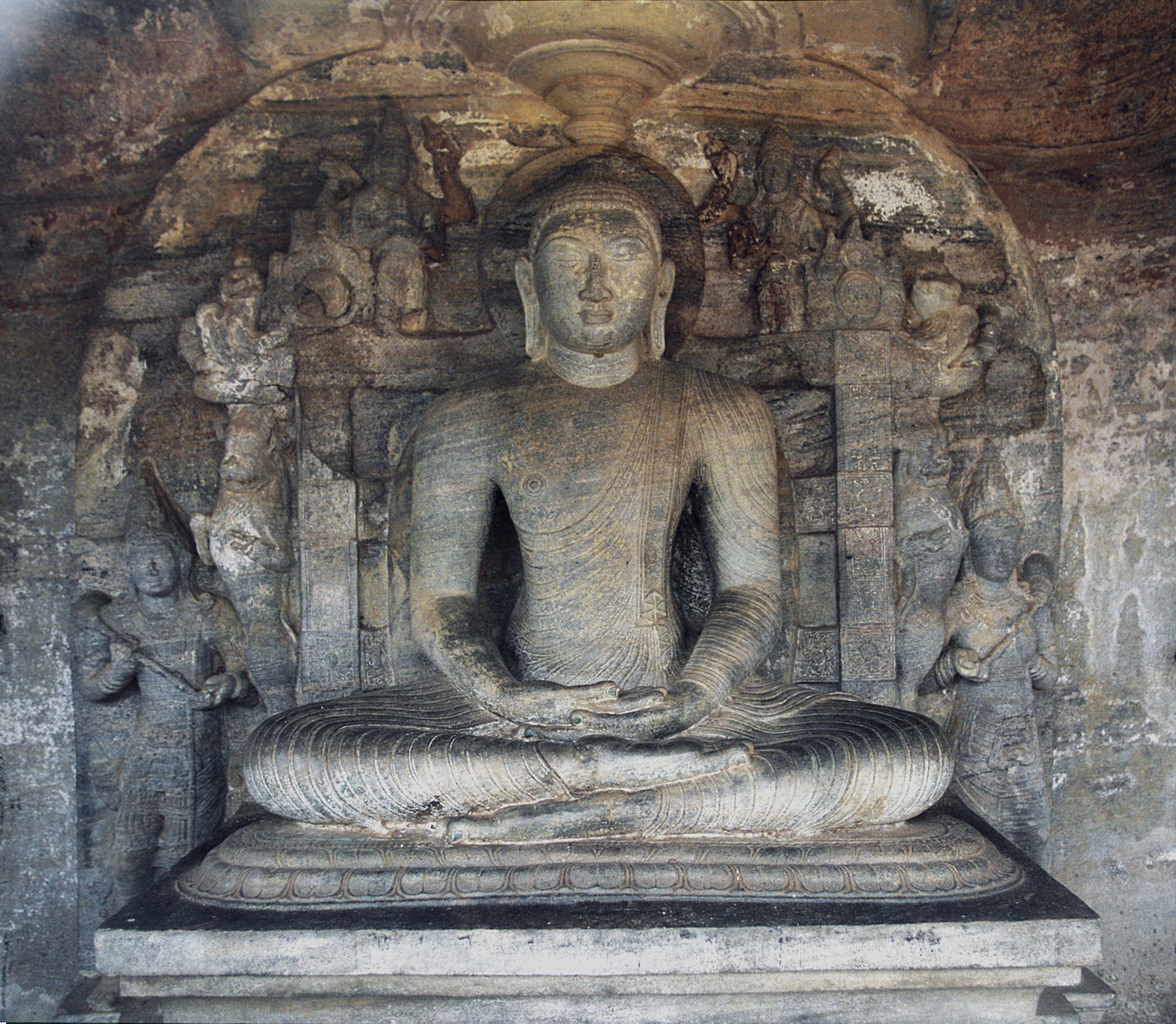 buddha statue