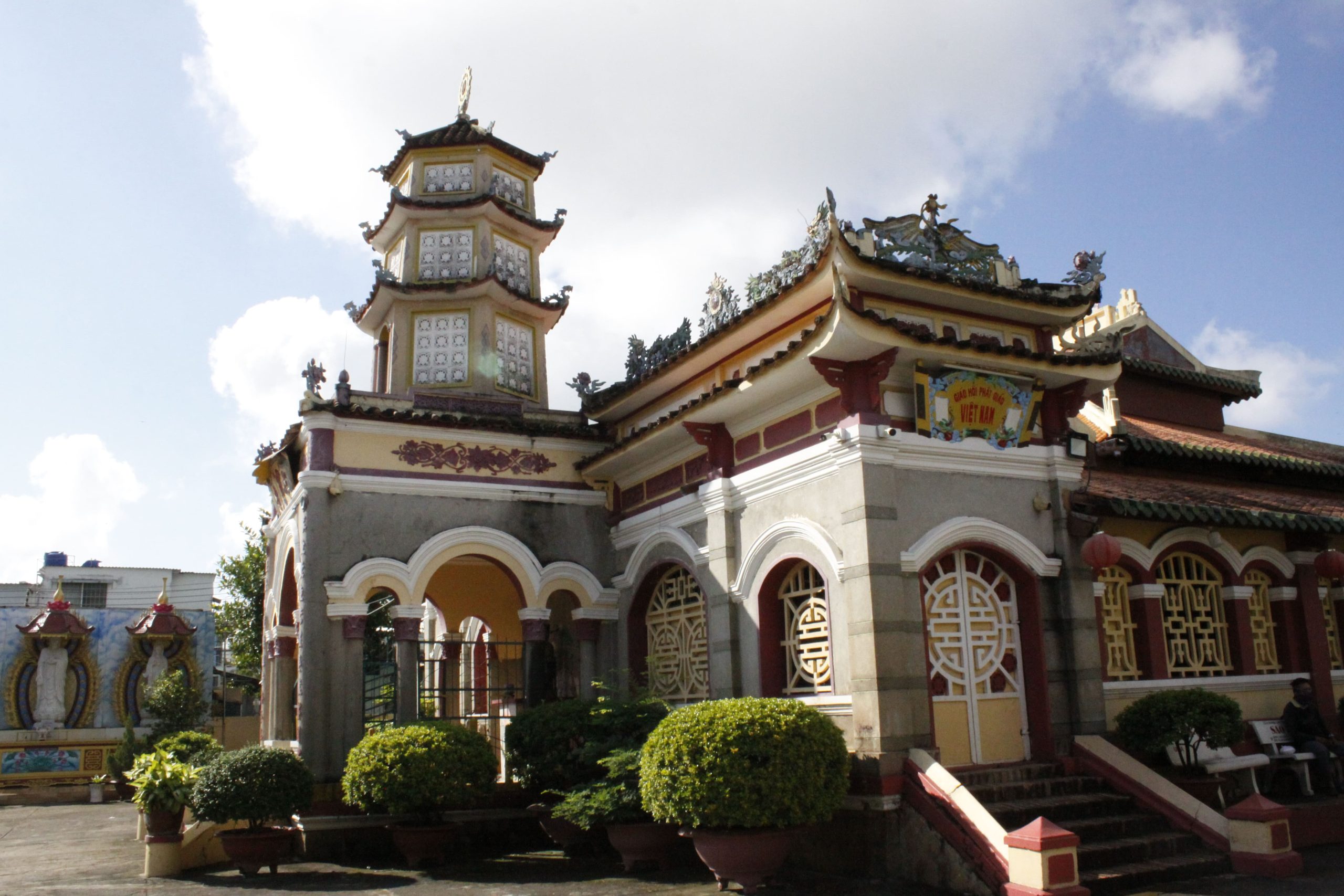 tam bao tam buu 三寶 chua nam bo rach gia kien giang