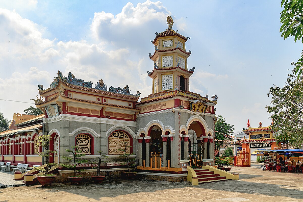 Nét đẹp chùa cổ Nam Bộ: Dấu ấn ‘Ôn cố tri tân’ nơi cổng chùa Sắc Tứ Tam Bảo