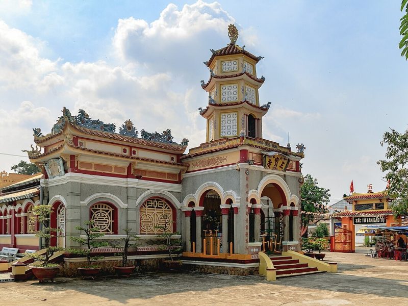 Nét đẹp chùa cổ Nam Bộ: Dấu ấn 'Ôn cố tri tân' nơi cổng chùa Sắc Tứ Tam Bảo