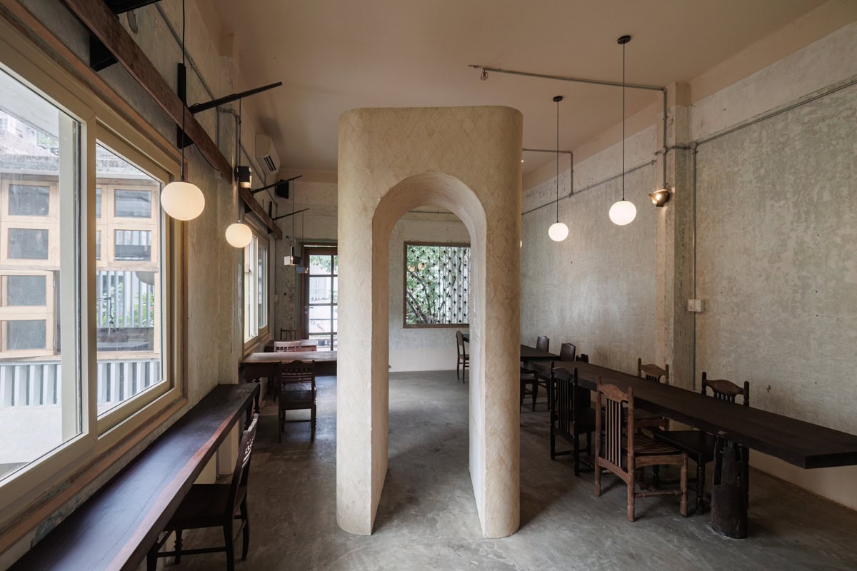 quan cafe modernist Patio