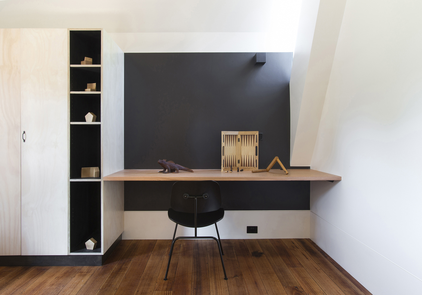 chan tuong baseboard