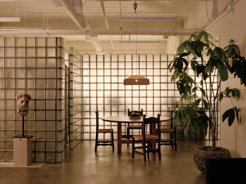 Văn phòng Mouthwash Studio: Vườn ươm ý tưởng