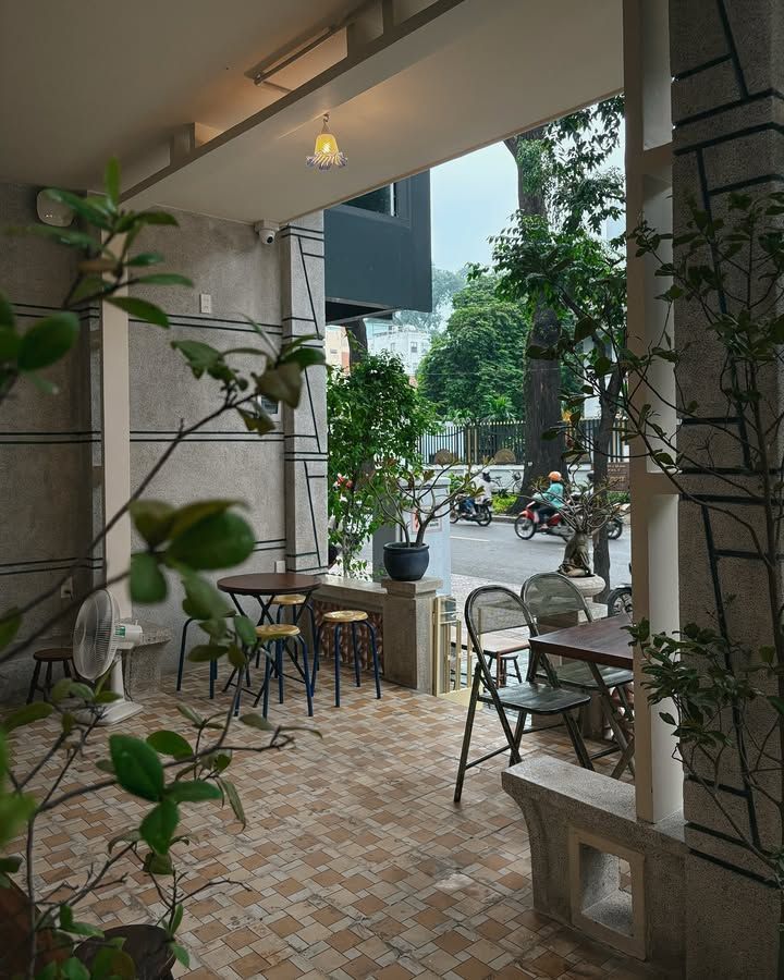 quan cafe modernist tiem ca phe linh
