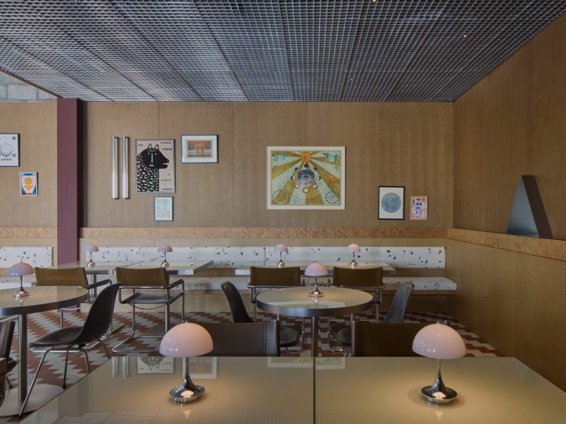 Moonslice: Tiệm pizza mang tinh thần Memphis