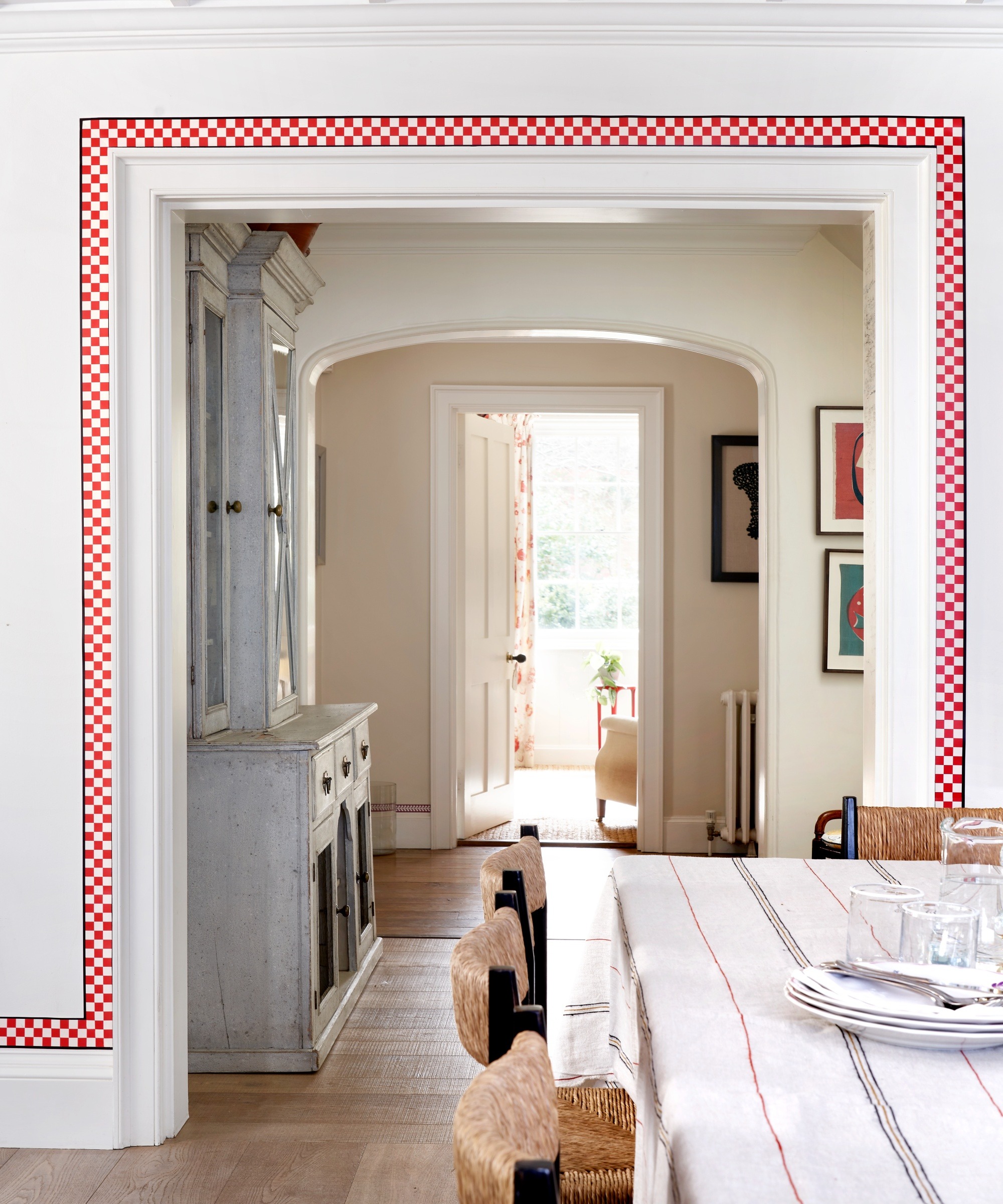 trang tri door frame decorating idea