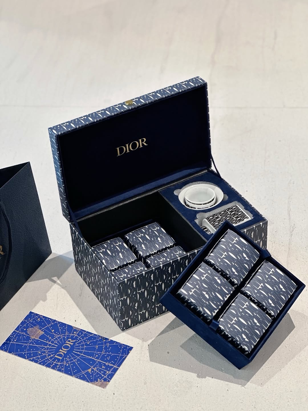 dior hop banh trung thu hang hieu luxury