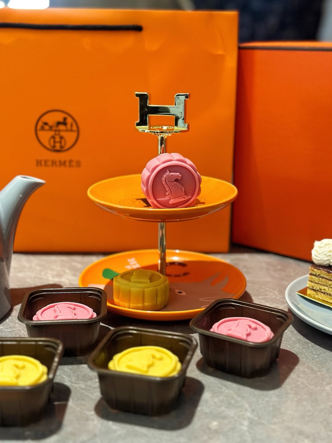 hermes khay banh trung thu dia su mooncake box 2025
