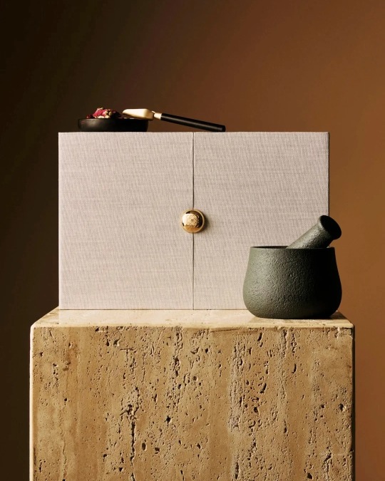 loewe hop qua trung thu 2025 luxury