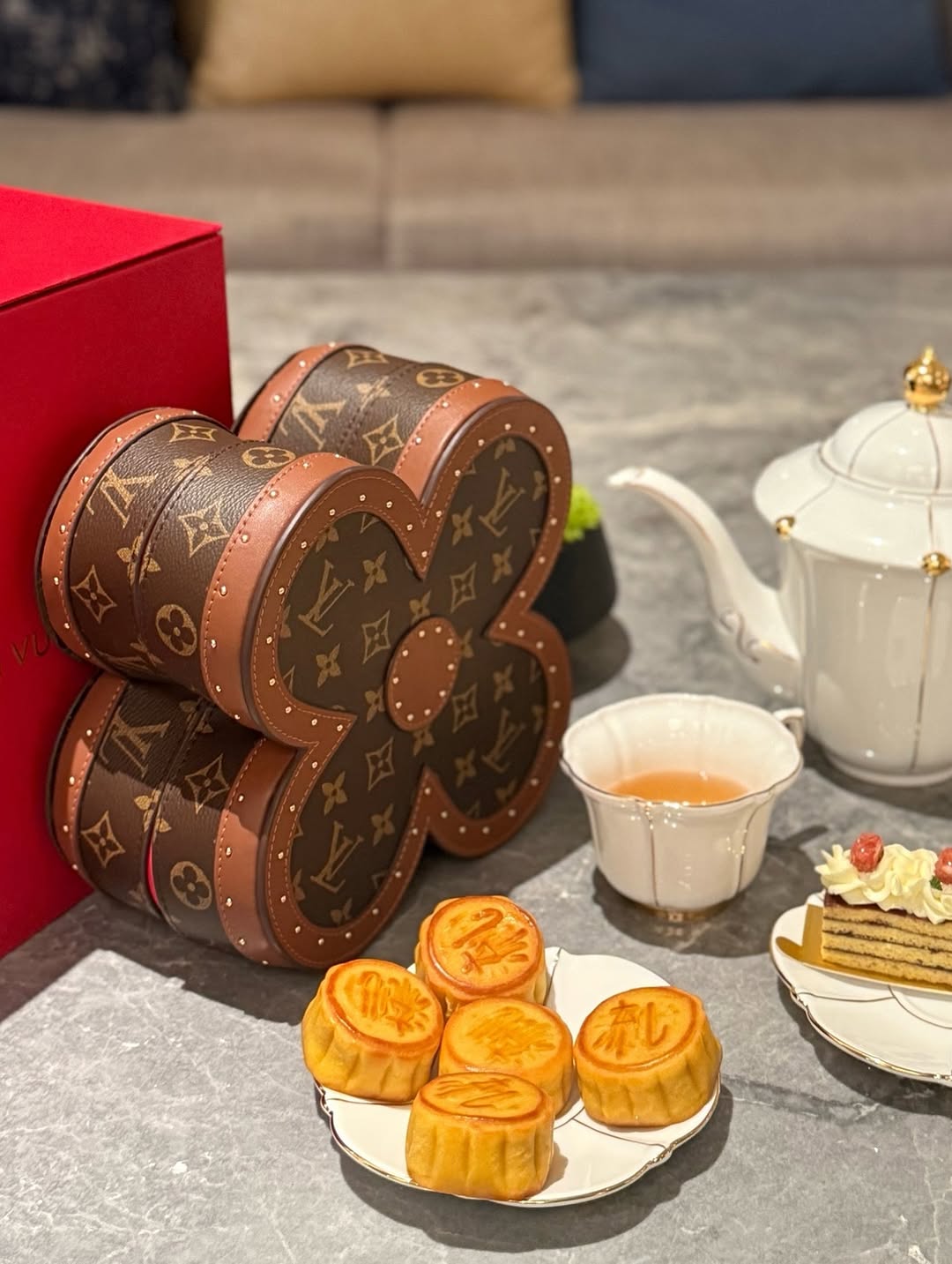 louis vuitton hop banh trung thu 2025 monogram