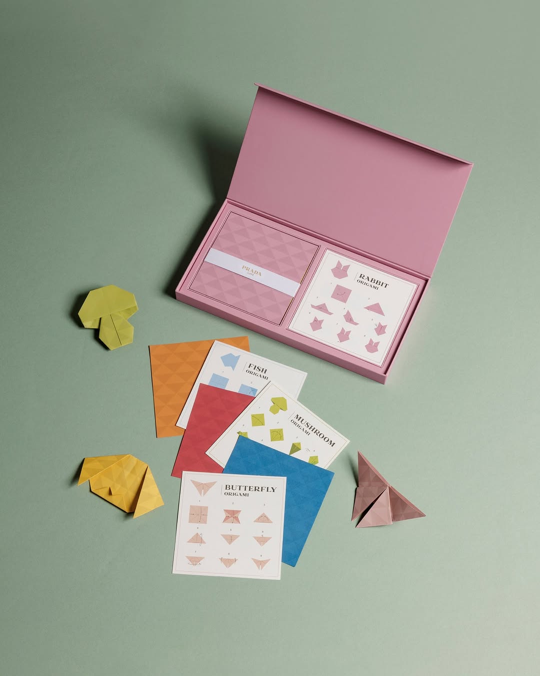 prada hop banh trung thu 2025 luxury mooncake box