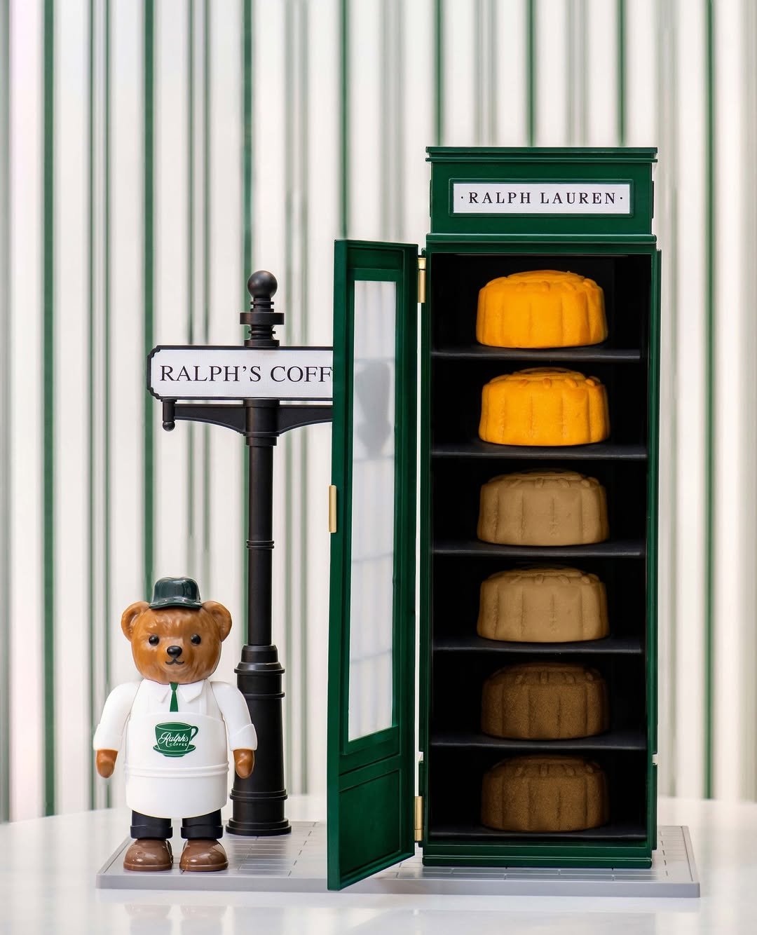 ralph laurent telephone booth mooncake box hop banh trung thu 2025