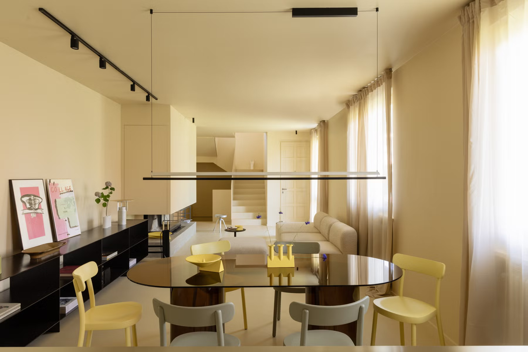 can ho mau vang noi that toi gian