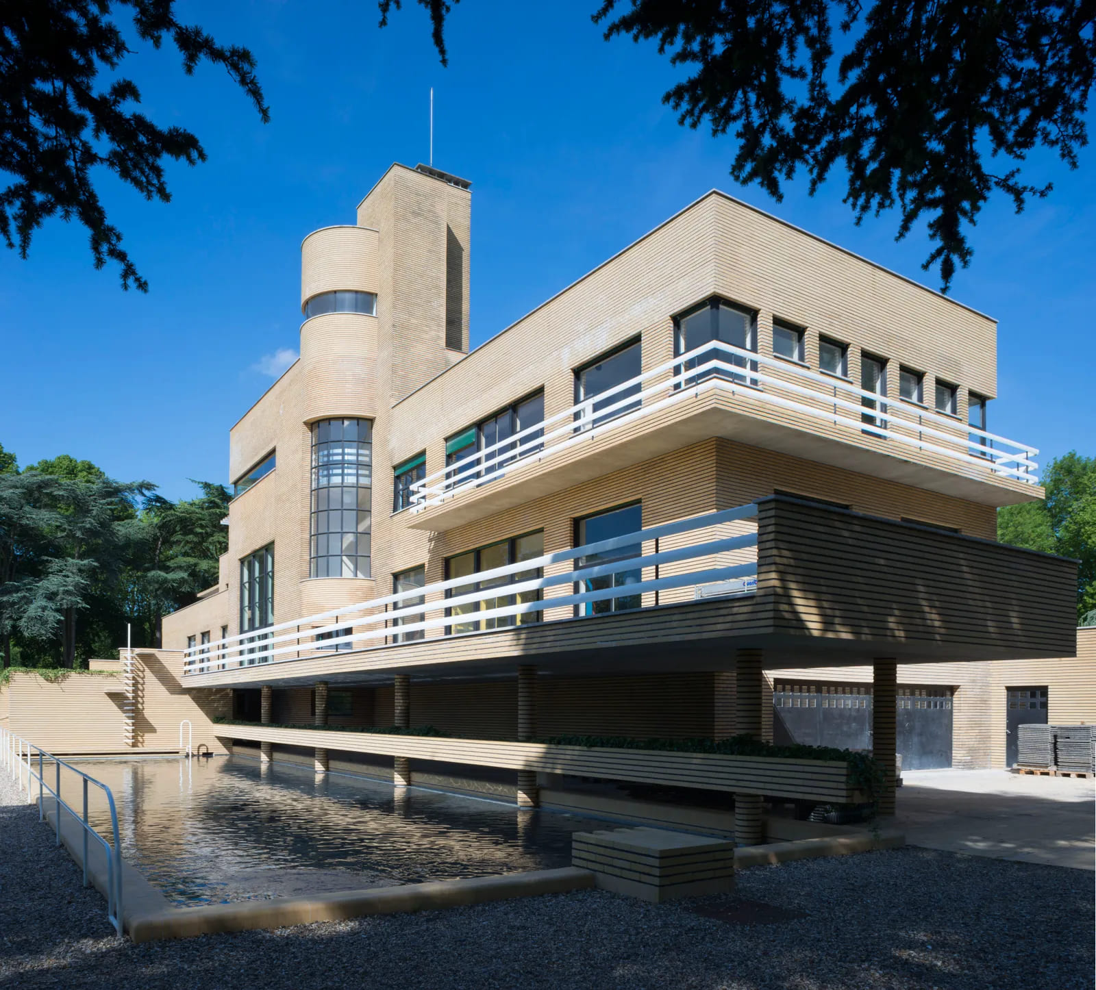 swimming pool famous architects