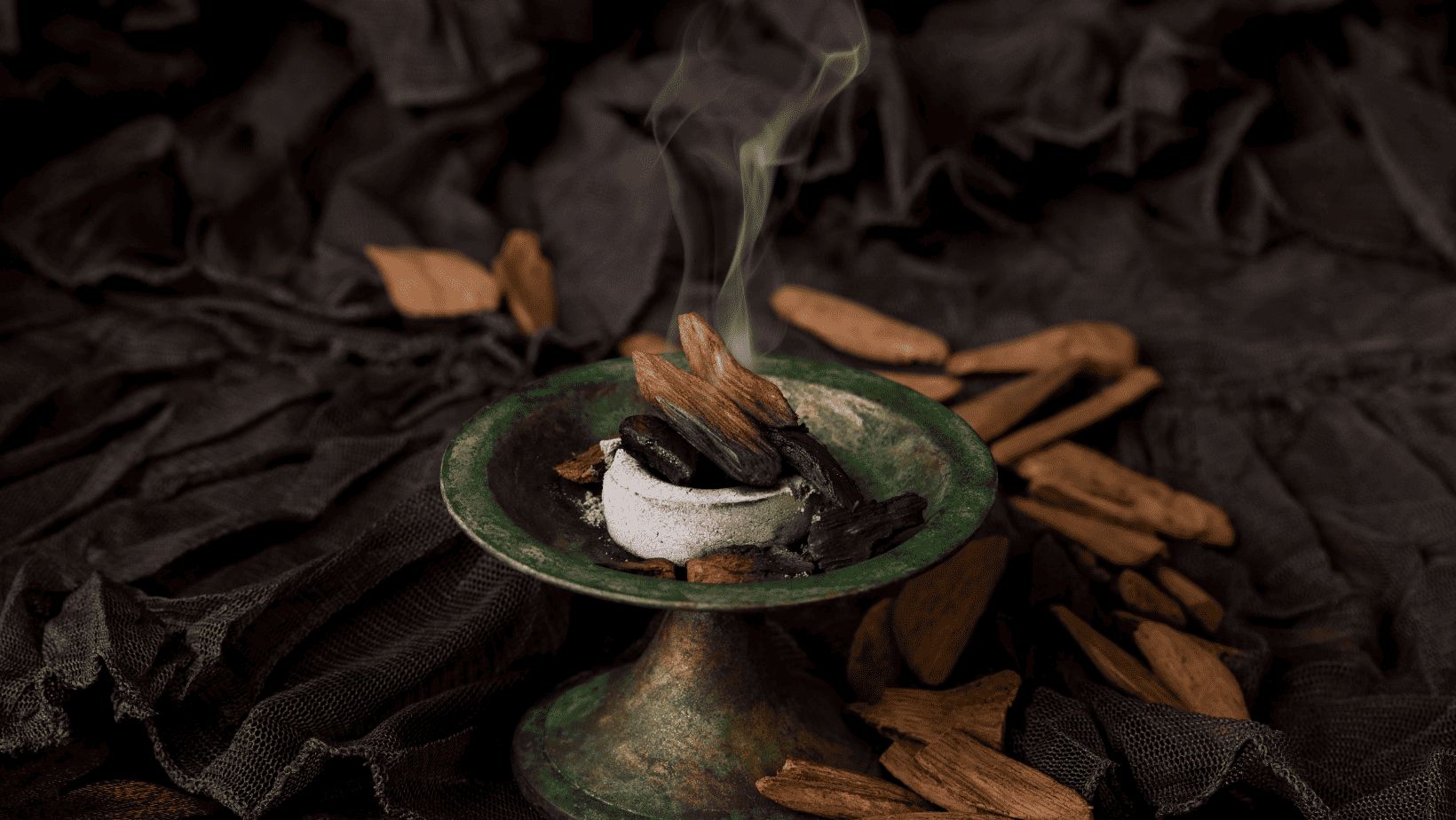 1. Nhang và trầm hương: Hơi thở an yên