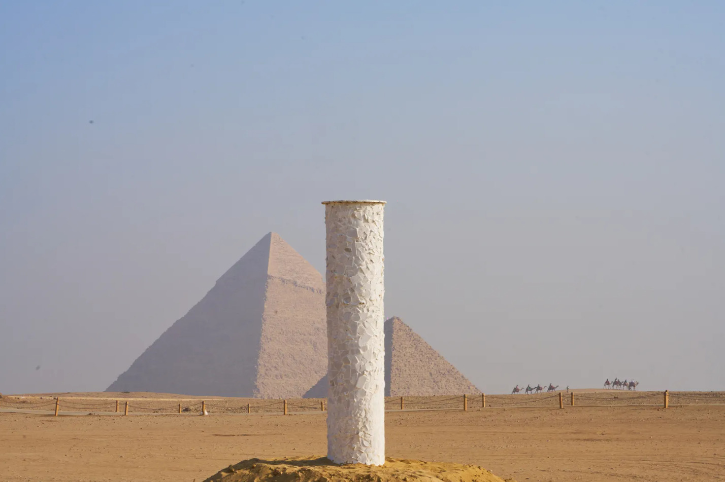 trien lam nghe thuat duong dai forever is now white totem of light