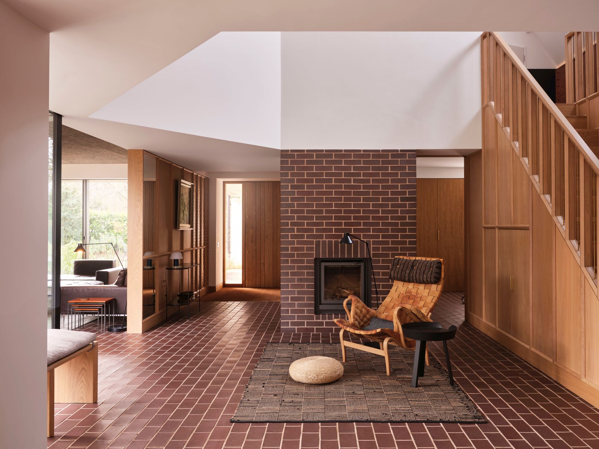 nha farnham anh quoc noi that arts & crafts op gach lo suoi