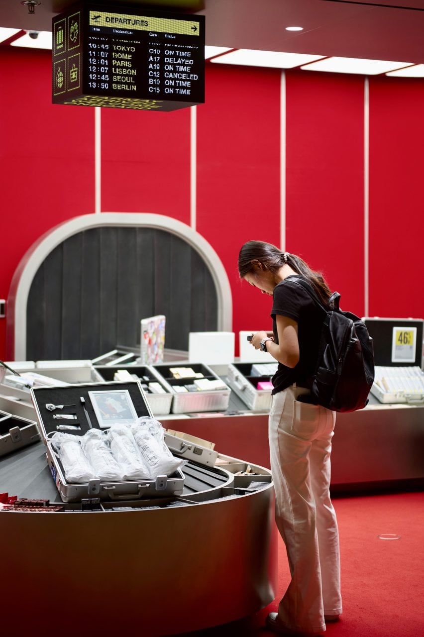 cua hang san bay harmay noi that bang chuyen