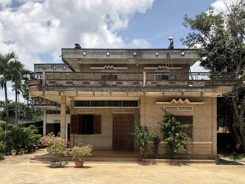 Đá rửa: Dấu ấn thầm lặng của kiến trúc Nam Bộ