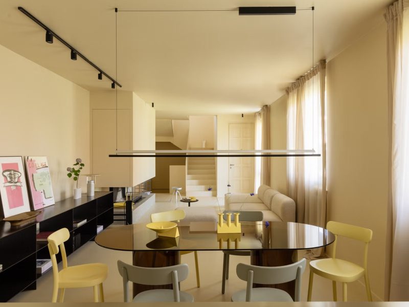 Căn hộ Pavia: Ánh vàng dịu êm hòa trong không gian tối giản