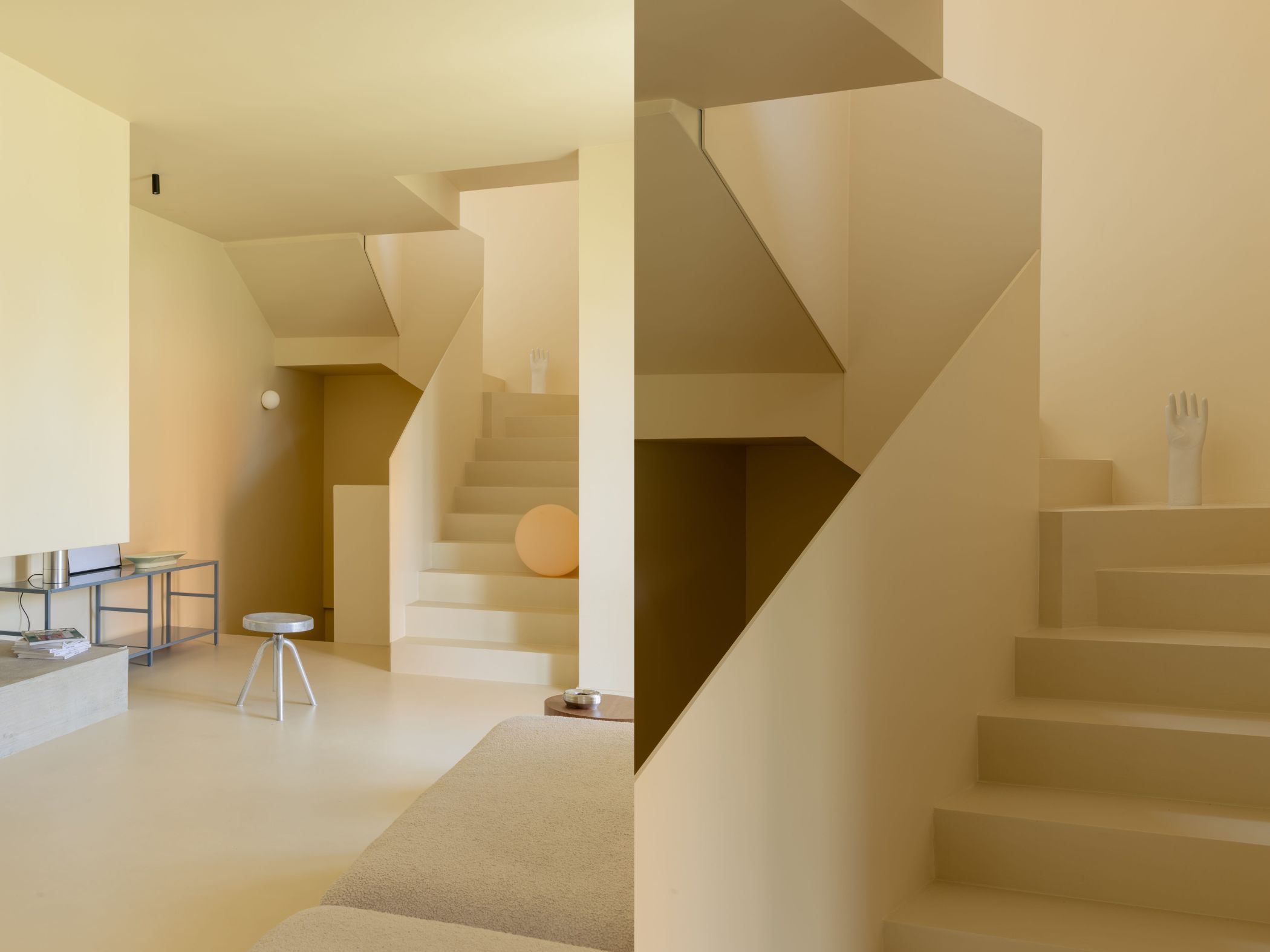 noi that phong khach toi gian mau vang Boro Studio Specchistudio cau thang can ho