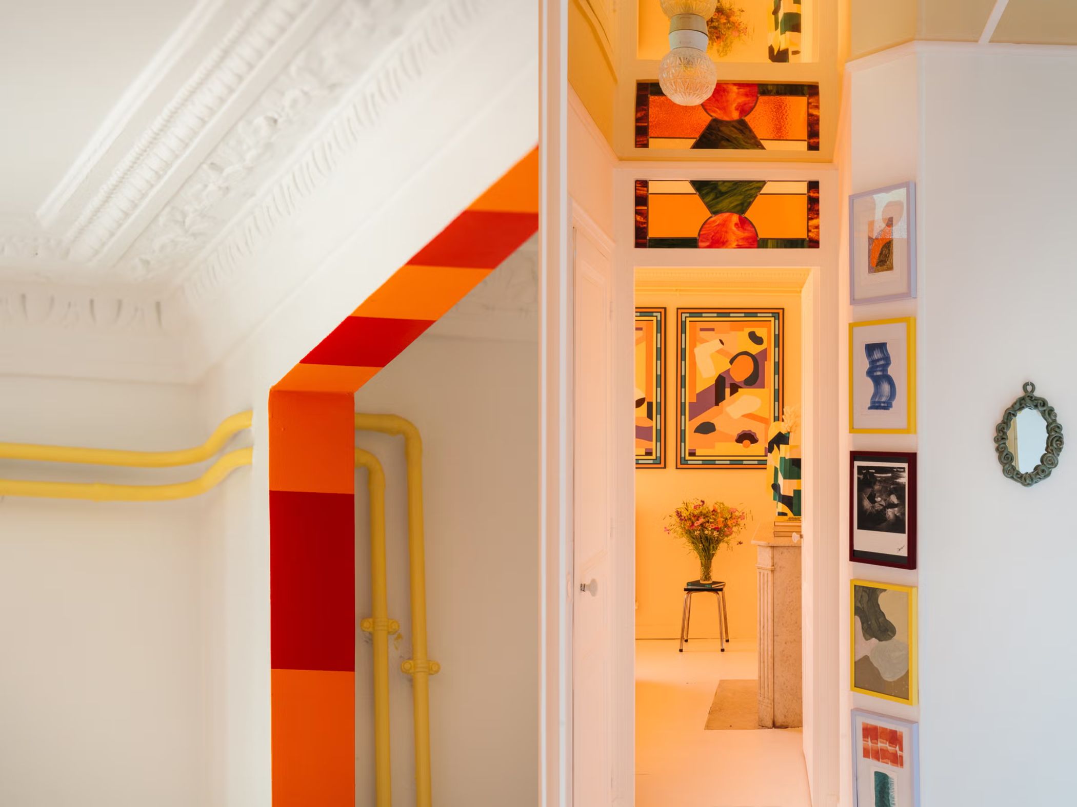 trang tri tuong noi that mau sac phao chi 