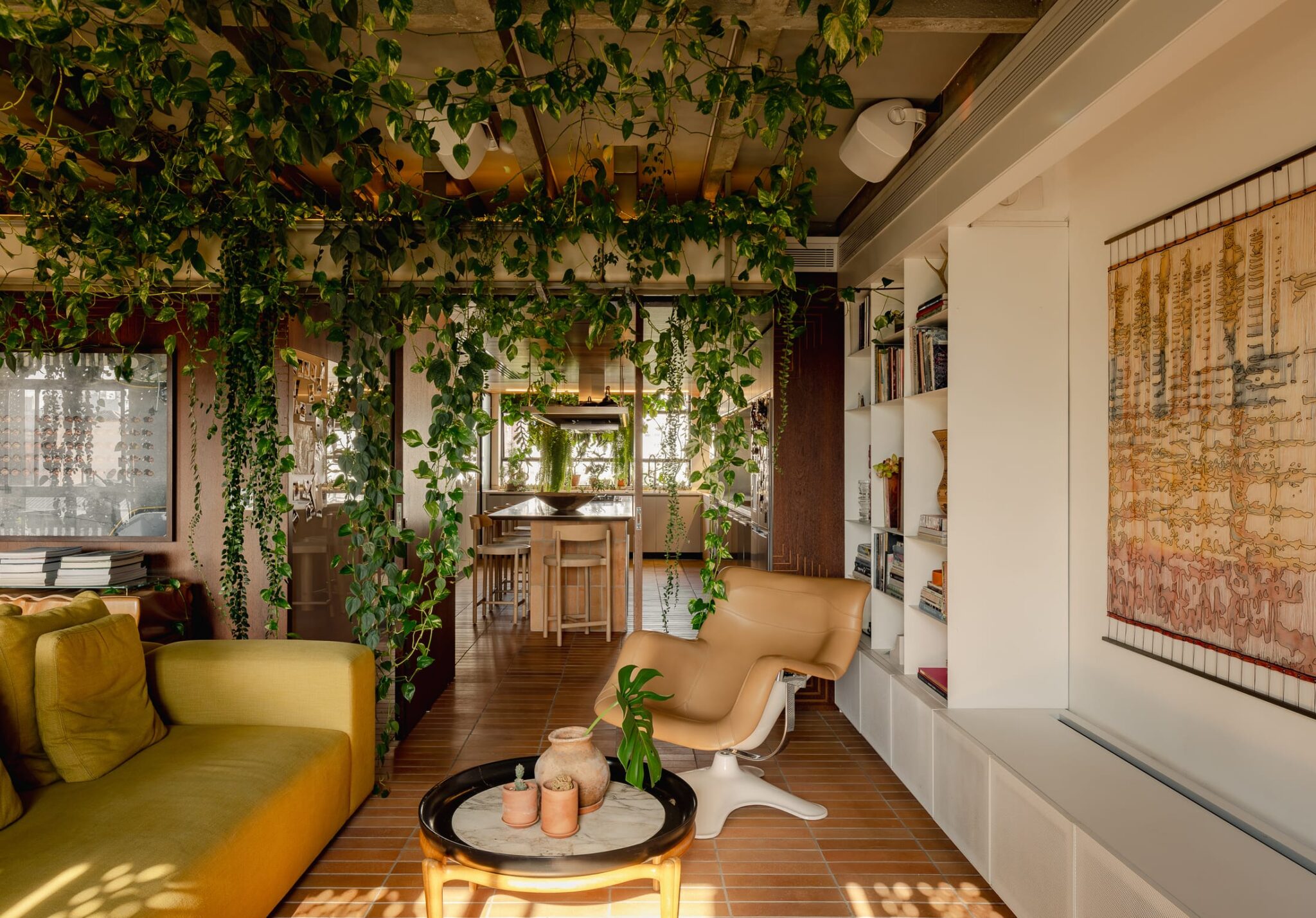 can ho varanda brazil nhiet doi noi that Guto Requena phong khach