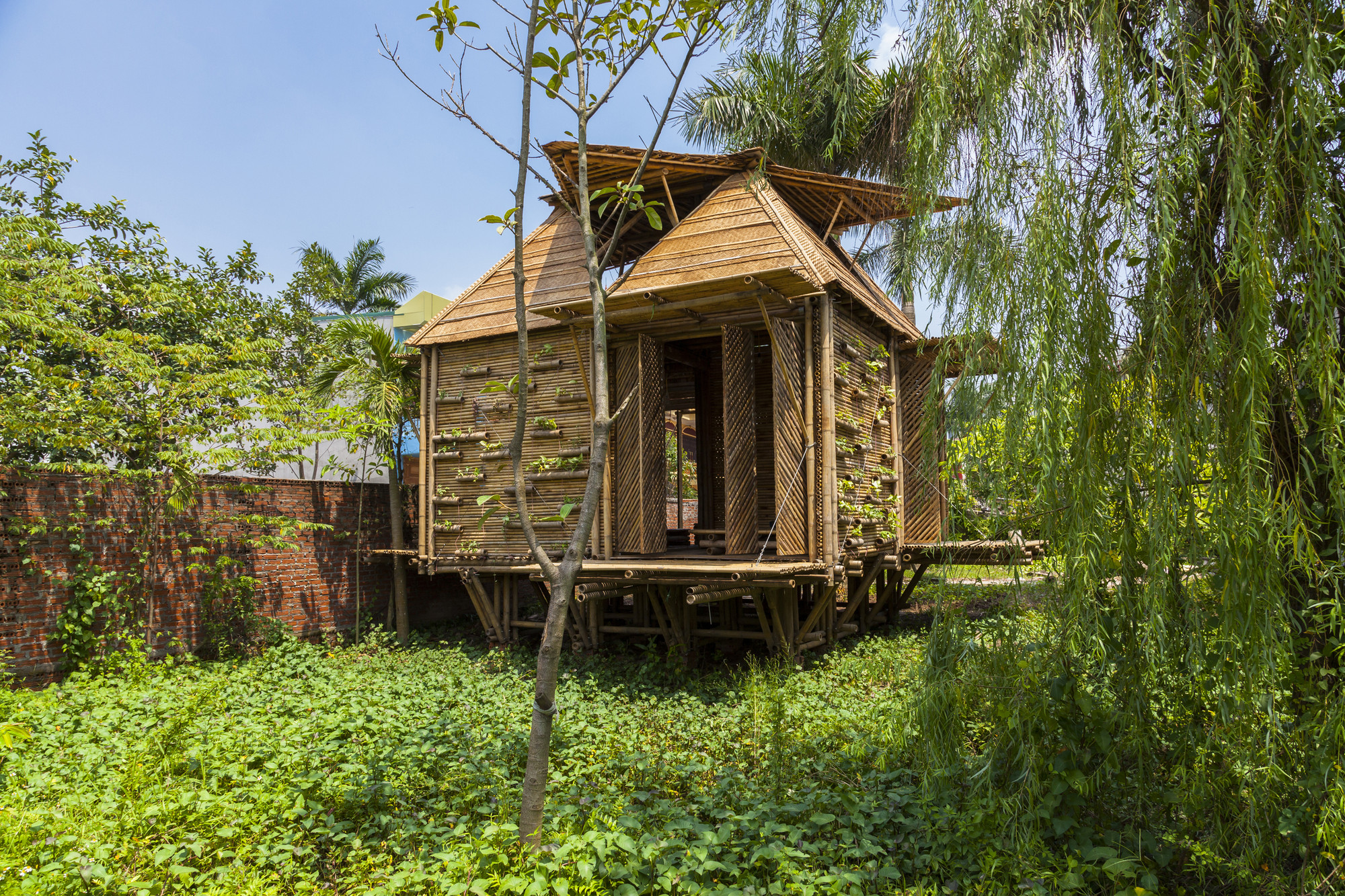 Blooming Bamboo Home nha tre doan thanh ha
