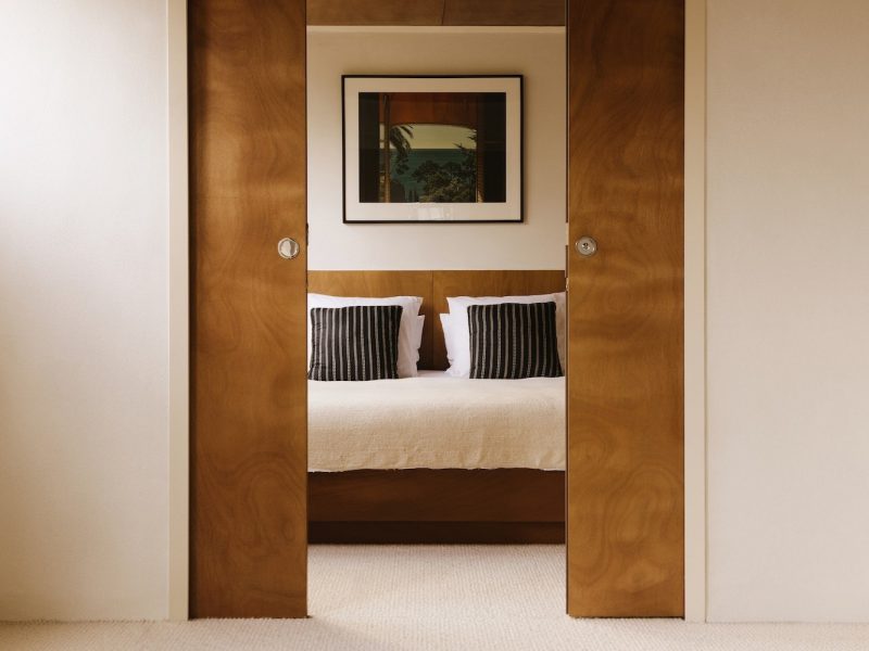 Cửa gỗ: Khai mở không gian bằng vật liệu tự nhiên