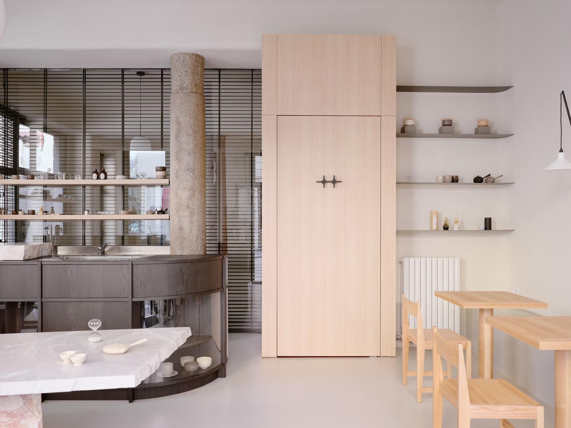 noi milan phong tap pilates kien truc noi that toi gian quay bar tra