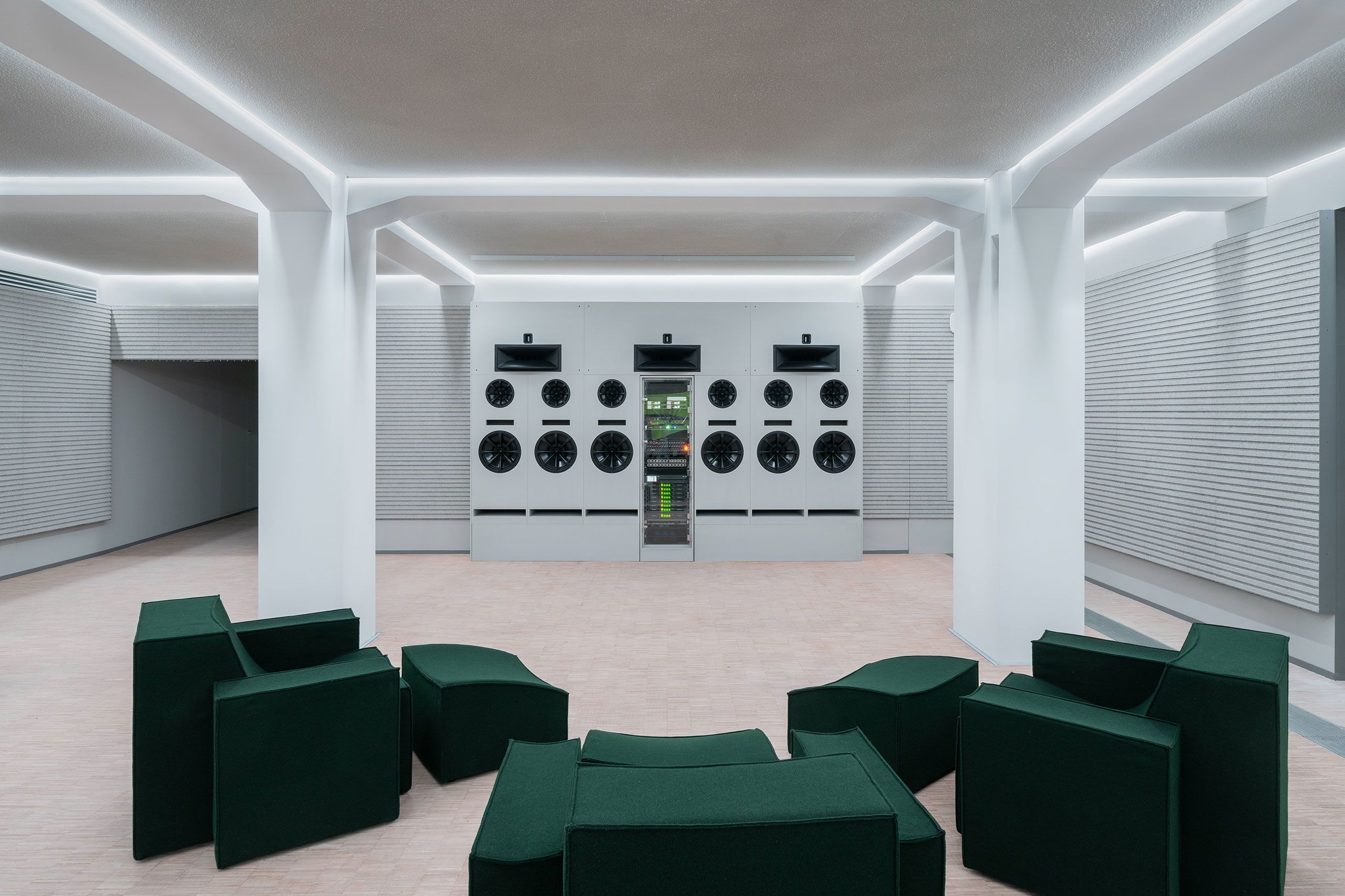 khong gian am nhac loa do noi that nghe thuat triennale milano Piano Parco